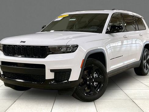 Used 2023 Jeep Grand Cherokee L Laredo AWD/4WD image 2