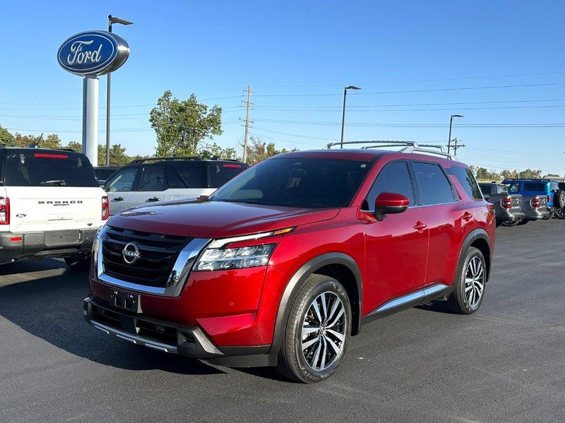 Used 2024 Nissan Pathfinder Platinum AWD/4WD image 4