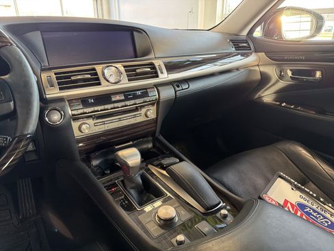 Used 2015 Lexus LS 460 AWD w/ Comfort Package image 22