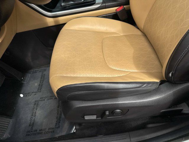 Used 2023 Kia Carnival LX FWD image 15