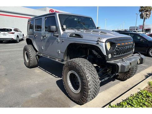 Used 2014 Jeep Wrangler Unlimited Rubicon w/ Connectivity Group image 2