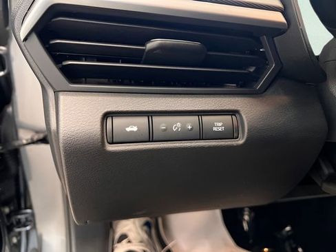 Used 2025 Nissan Altima 2.5 SR image 19