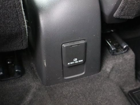 Used 2022 Chevrolet Trax LT w/ Premium Seat Package AWD/4WD image 35