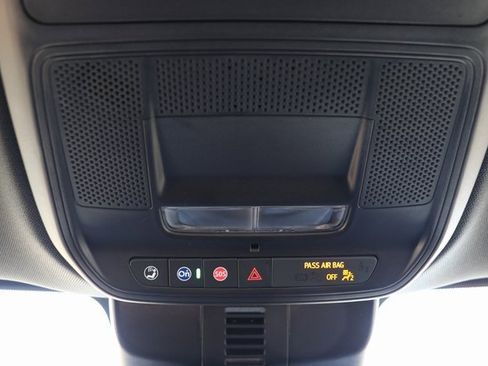 Used 2025 GMC Acadia Elevation image 27