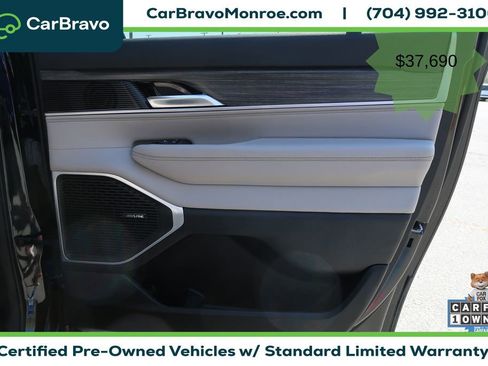Used 2024 Jeep Wagoneer L Series II RWD image 35