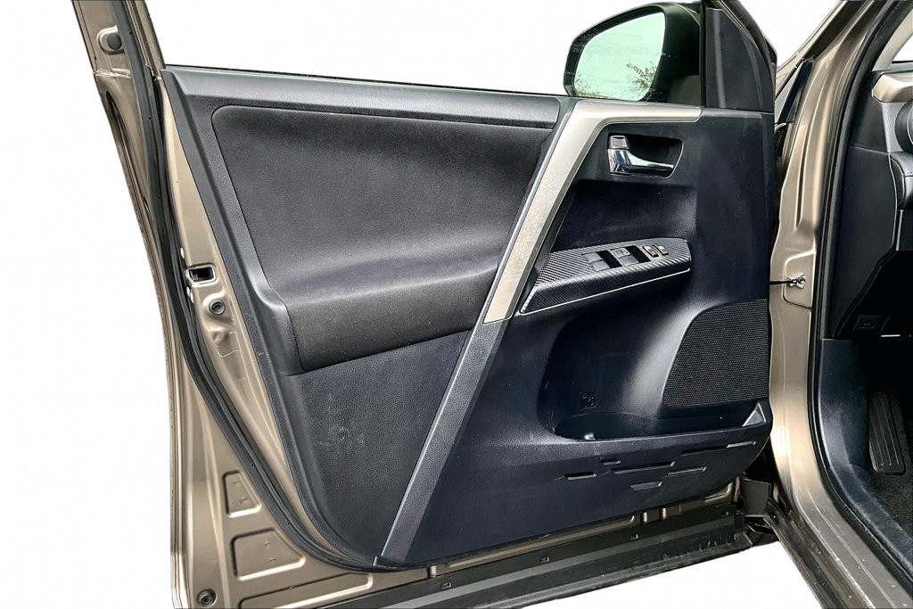 Used 2015 Toyota RAV4 XLE FWD image 20
