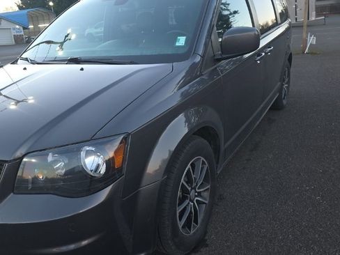 Used 2018 Dodge Grand Caravan GT image 3