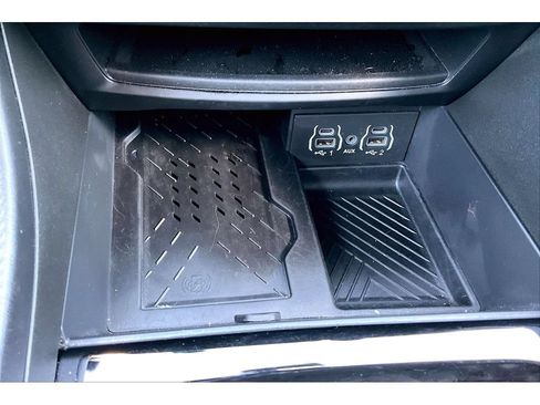 Certified 2025 Chrysler Pacifica Limited FWD image 27