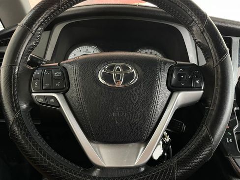 Used 2017 Toyota Sienna SE w/ Cargo Management Package image 35