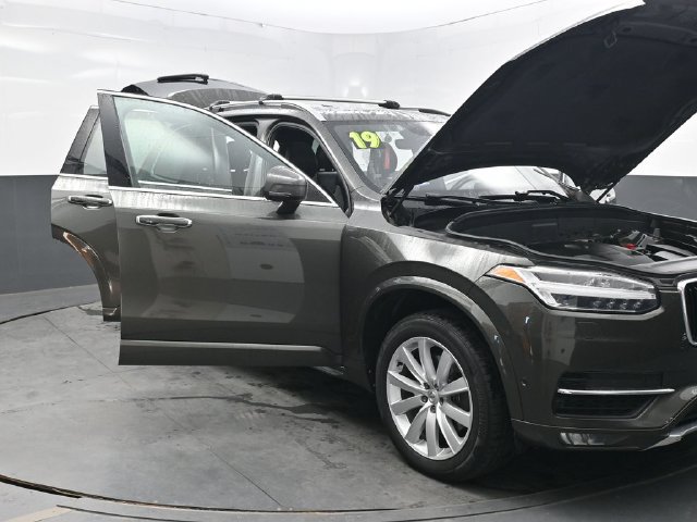 Used 2018 Volvo XC90 T6 Momentum w/ Convenience Package AWD/4WD image 37
