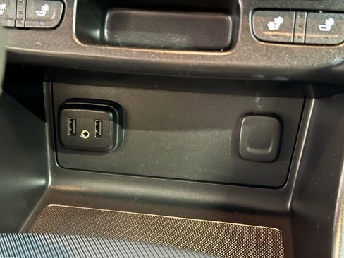 Used 2021 Chevrolet Colorado Z71 w/ Safety Package AWD/4WD image 30