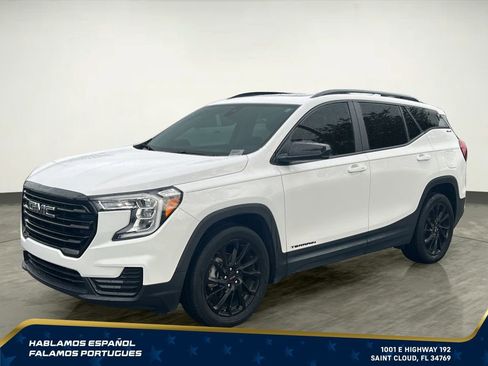 Used 2023 GMC Terrain SLE w/ Driver Convenience Package FWD image 2