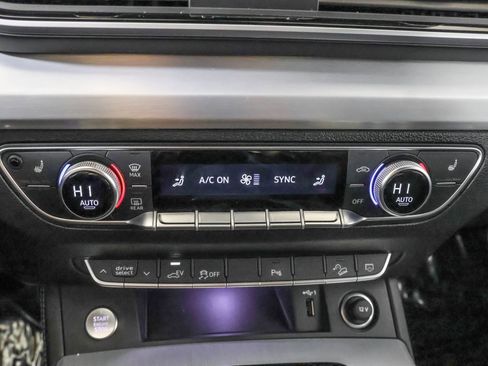 Used 2024 Audi Q5 e Premium Plus w/ Premium Plus Package image 31