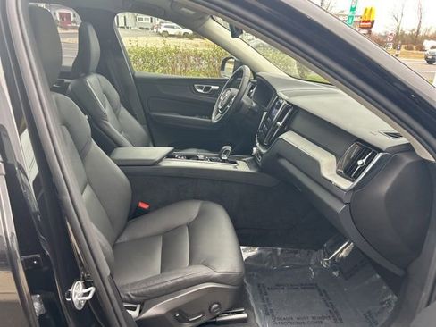 Used 2025 Volvo XC60 B5 Plus image 14