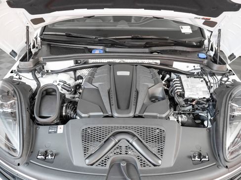 New 2026 Porsche Macan S image 13