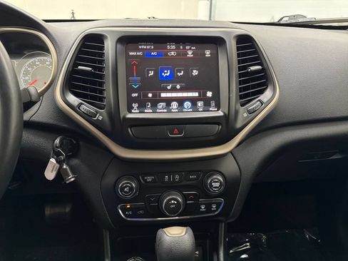Used 2015 Jeep Cherokee Latitude AWD/4WD image 21