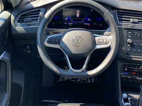 Certified 2022 Volkswagen Tiguan SE w/ Panoramic Sunroof Package image 4