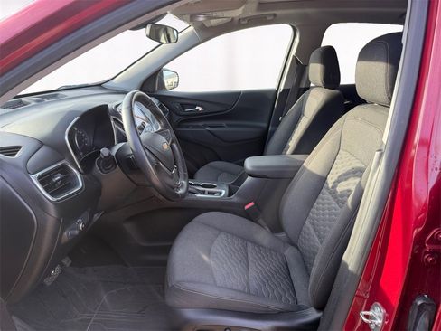 Used 2019 Chevrolet Equinox LT w/ Sun & Navigation Package image 9