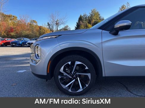 Used 2024 Mitsubishi Outlander AWD image 2