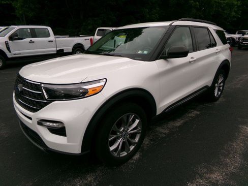 Used 2022 Ford Explorer XLT w/ Equipment Group 202A AWD/4WD image 5