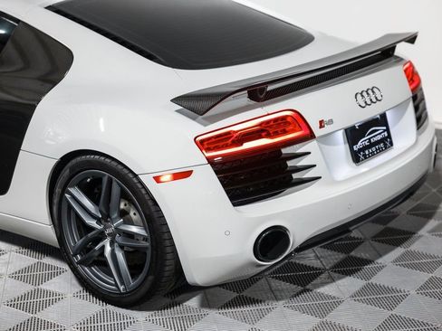 Used 2015 Audi R8 V8 w/ Extended Leather Package image 16