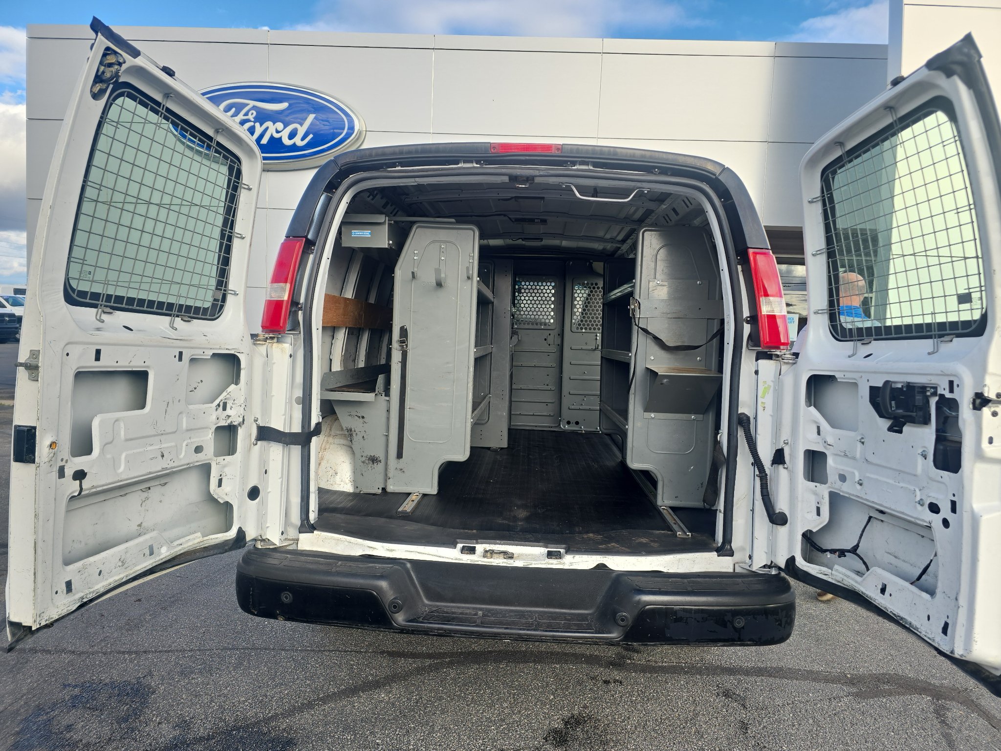 Used 2016 Chevrolet Express 2500 RWD image 30