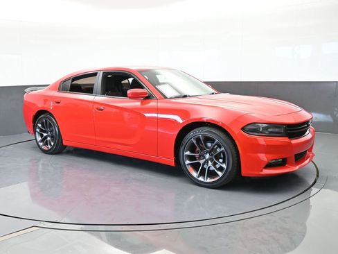 Used 2019 Dodge Charger SXT image 8