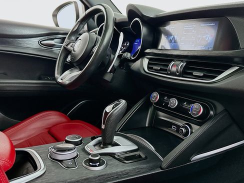 Used 2022 Alfa Romeo Stelvio Sprint image 29