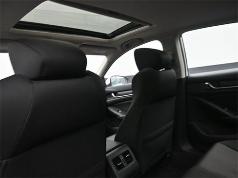 Used 2018 Honda Accord EX image 6