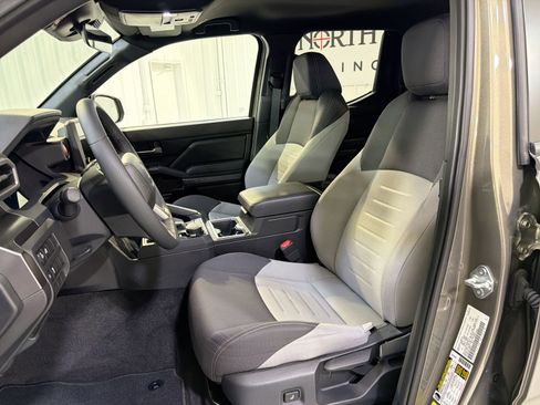 Used 2025 Toyota Tacoma TRD Sport AWD/4WD image 10