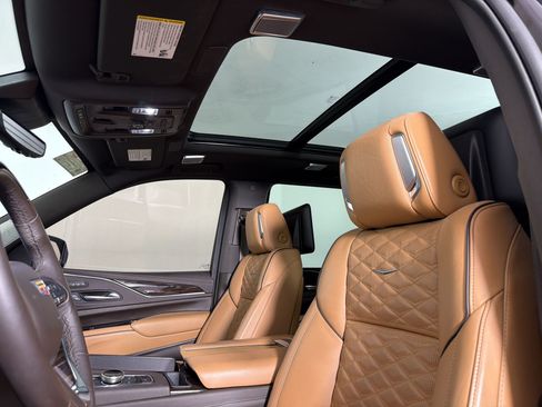 Used 2023 Cadillac Escalade Sport w/ Touring Package RWD image 26