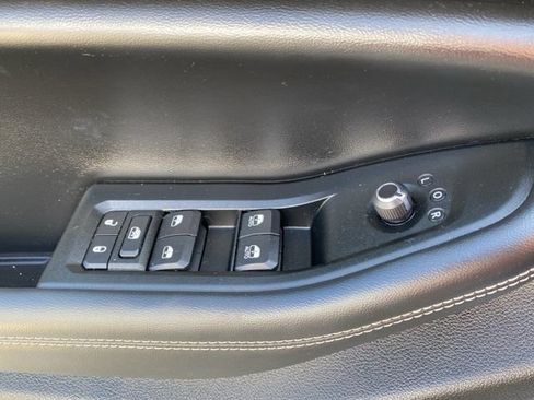 Used 2024 Jeep Grand Cherokee Laredo X image 28