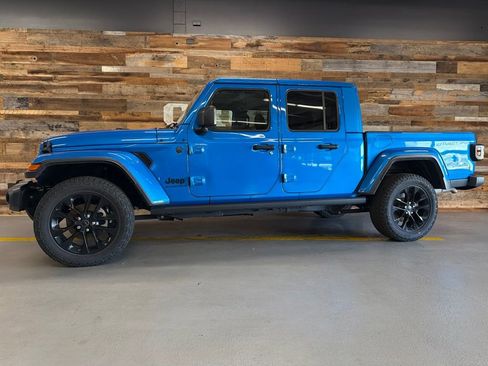 Used 2025 Jeep Gladiator Sport AWD/4WD image 15