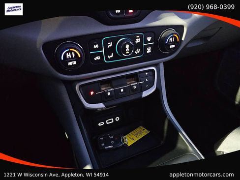 Used 2022 GMC Terrain SLT w/ Infotainment Package II image 19