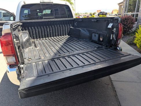 Used 2018 Toyota Tacoma TRD Off-Road AWD/4WD image 26