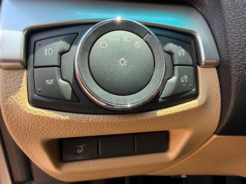 Used 2016 Ford Explorer XLT w/ Equipment Group 202A FWD image 9