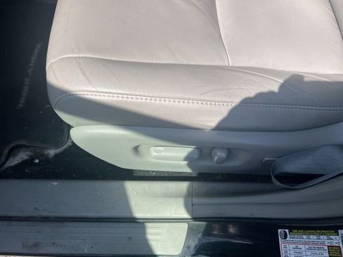 Used 2011 Toyota Highlander SE w/ Tow Pkg AWD/4WD image 4