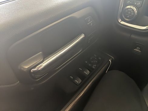 Used 2023 GMC Sierra 3500 Denali w/ Denali Ultimate Package image 33