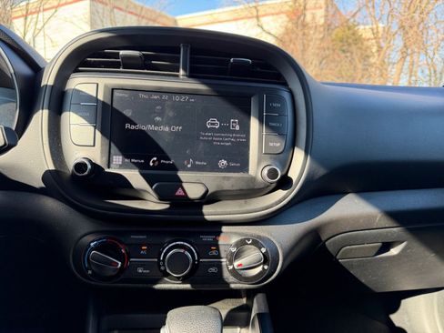 Used 2025 Kia Soul LX w/ LX Technology Package image 18