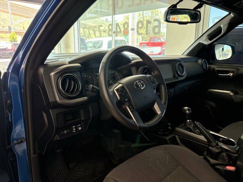 Used 2017 Toyota Tacoma TRD Sport w/ Tow Package (A/T) AWD/4WD image 12