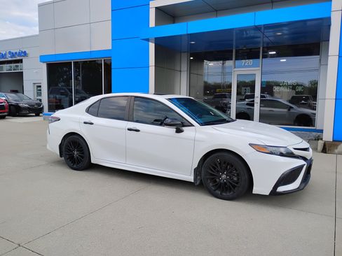 Used 2022 Toyota Camry SE AWD/4WD image 4