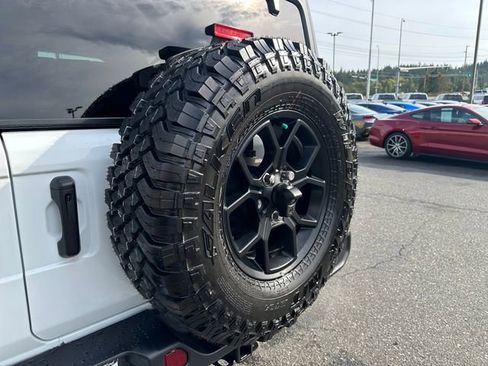 Used 2025 Jeep Wrangler Sport image 21