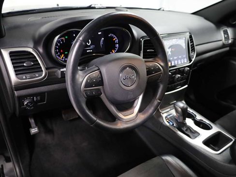 Used 2019 Jeep Grand Cherokee Altitude AWD/4WD image 4