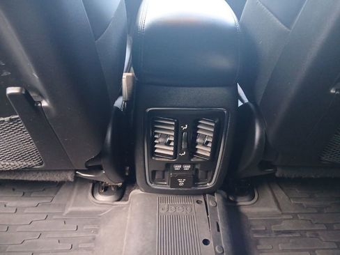 Used 2021 Jeep Grand Cherokee Limited w/ Premium Lighting Group image 36