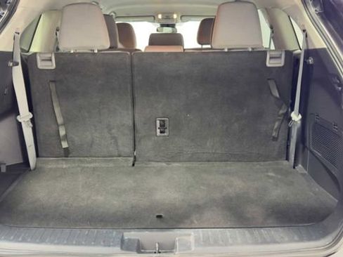 Used 2021 Toyota Highlander LE FWD image 33