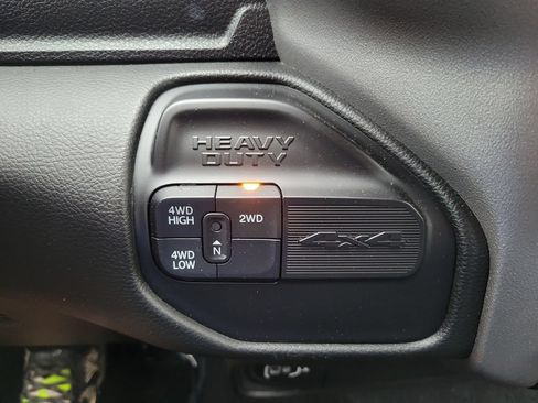 Used 2024 RAM 2500 Big Horn AWD/4WD image 39