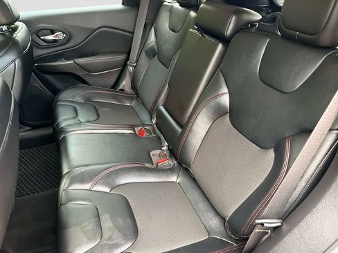 Used 2022 Jeep Cherokee Trailhawk AWD/4WD image 14