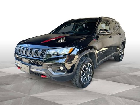 Used 2024 Jeep Compass Trailhawk AWD/4WD image 4