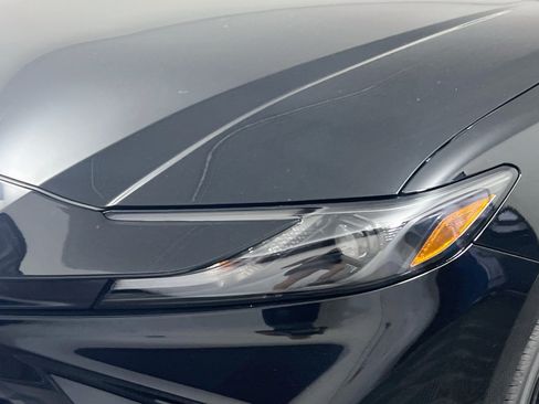Used 2025 Toyota Camry SE FWD image 11