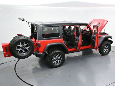 Used 2018 Jeep Wrangler Unlimited Rubicon w/ Dual Top Group AWD/4WD image 41